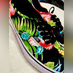 Chuck Taylor used one time used in like new condition. Great inside and out..